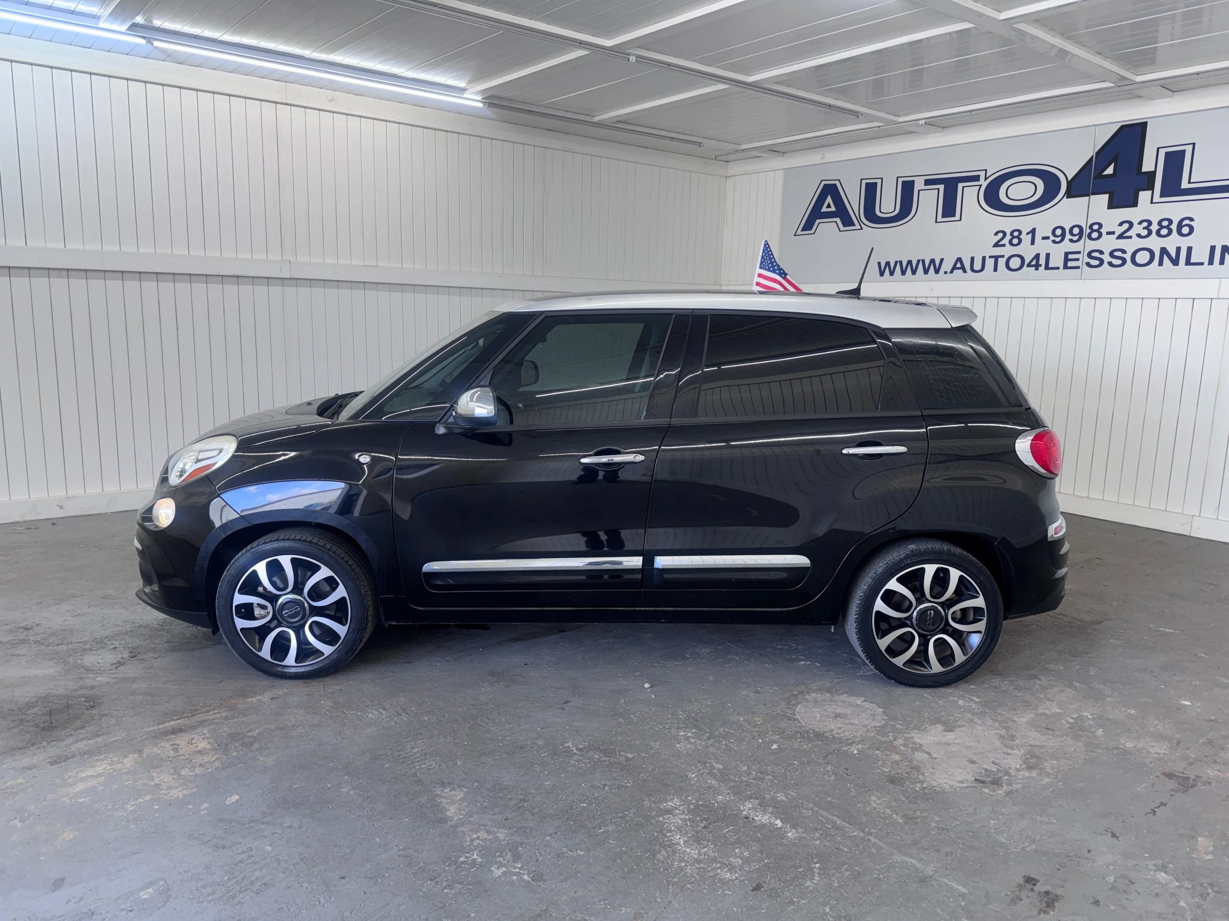 Used 2019 FIAT 500L Lounge w/ Graphite Edition FWD image 8