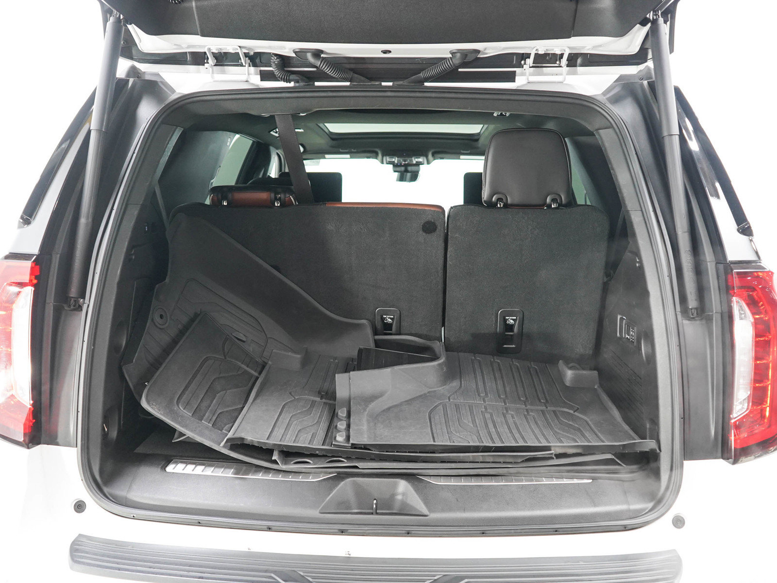 Used 2023 GMC Yukon Denali Ultimate w/ LPO, Floor Liner Package AWD/4WD image 18