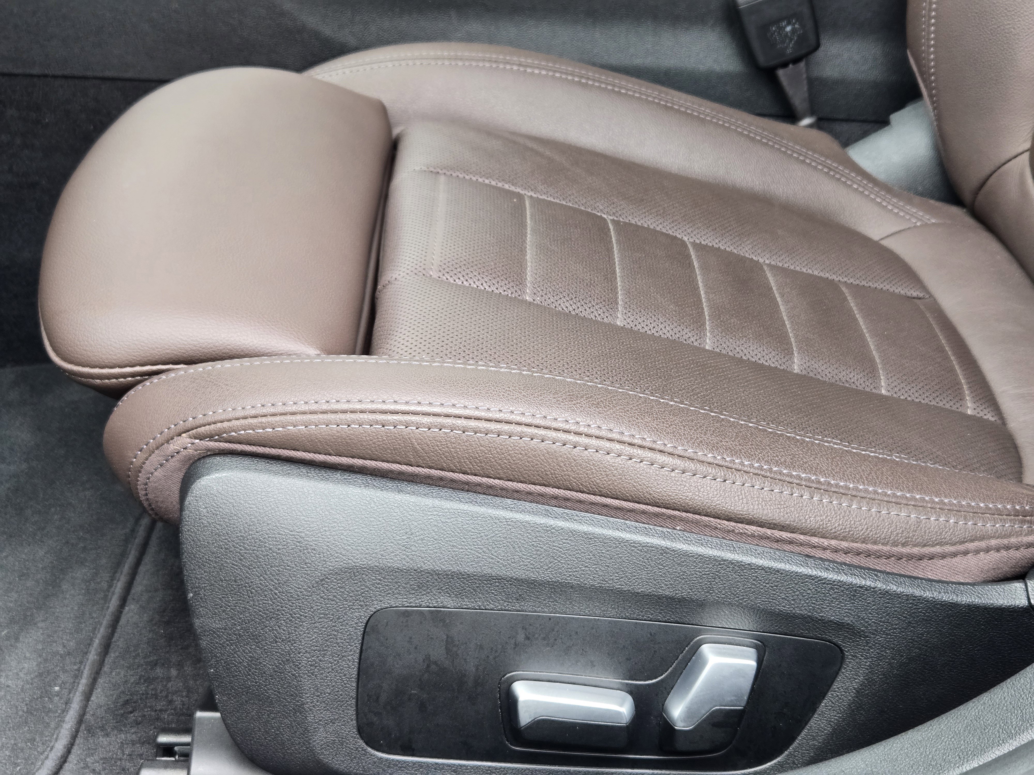 Used 2023 BMW i4 eDrive40 w/ M Sport Package image 28