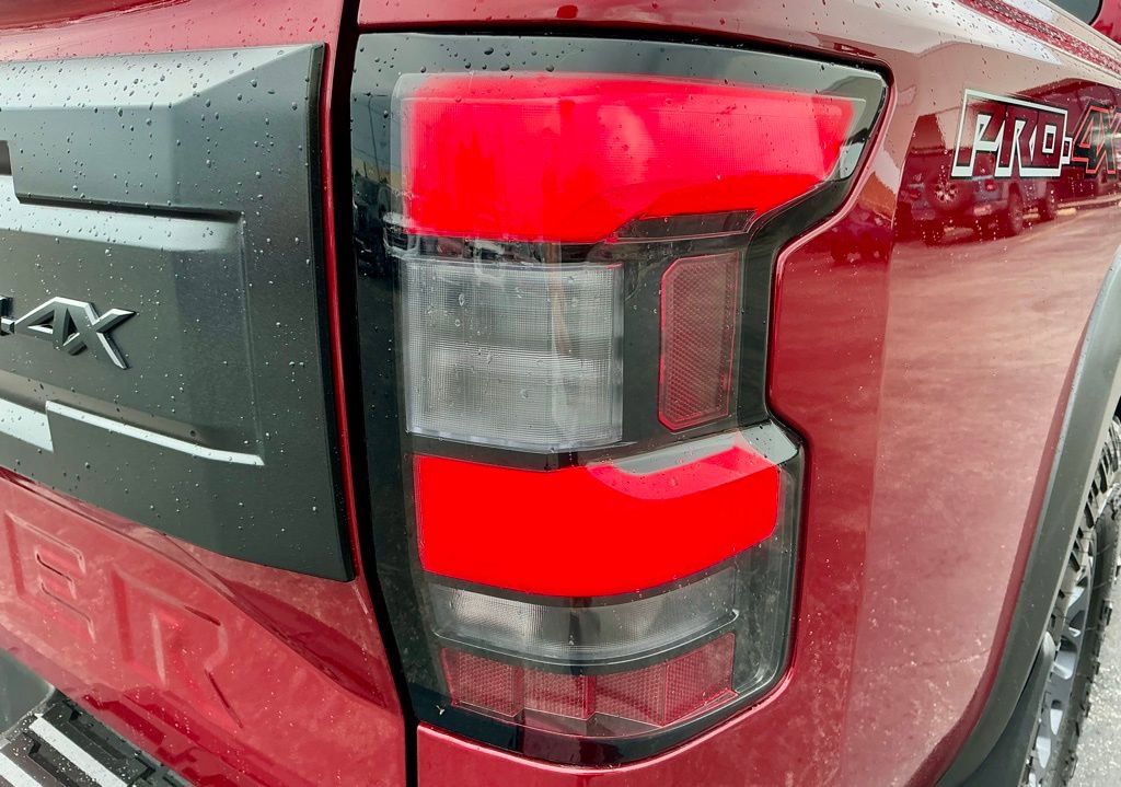 Used 2025 Nissan Frontier PRO-4X AWD/4WD image 16