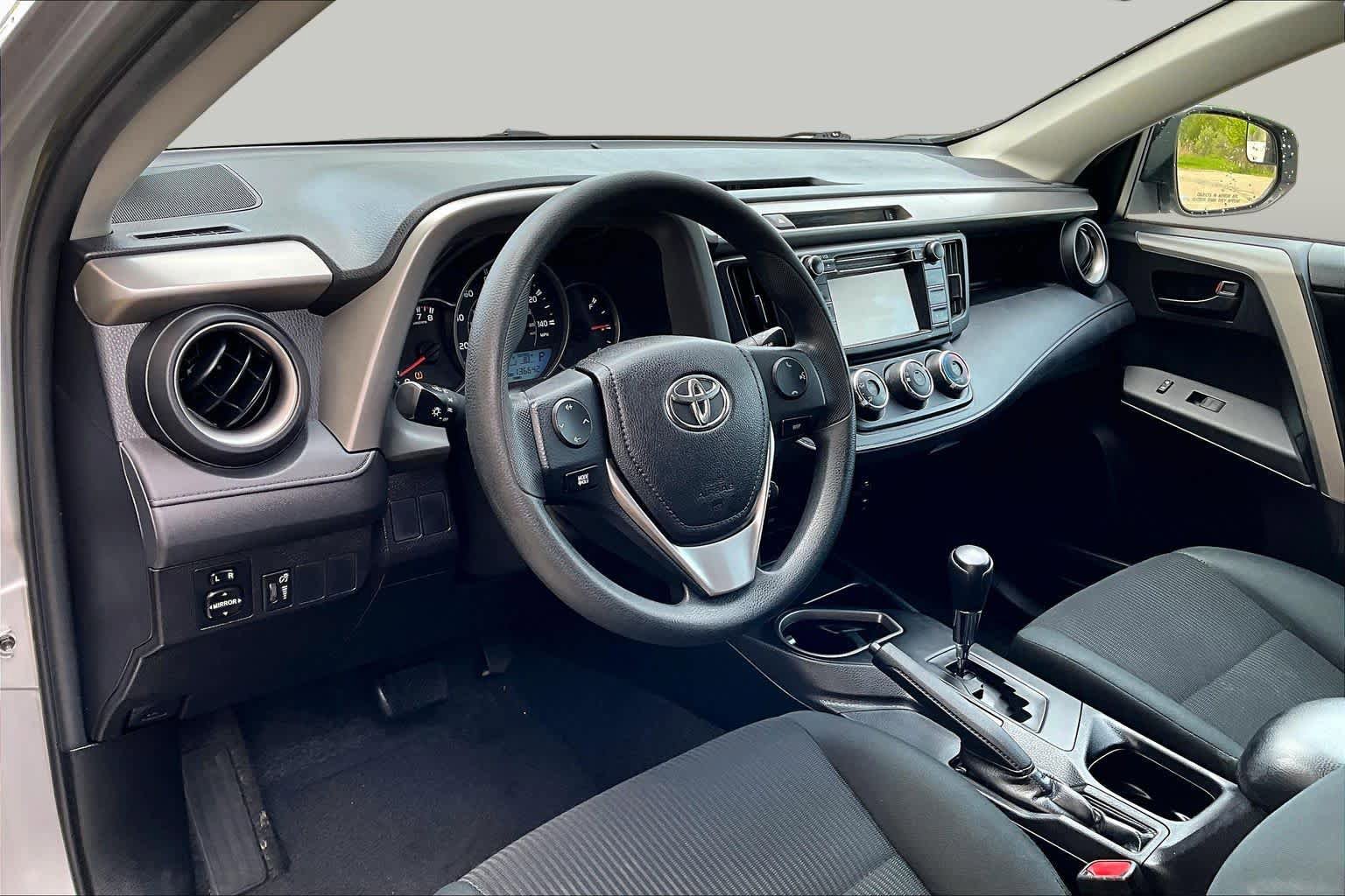 Used 2016 Toyota RAV4 LE FWD image 18
