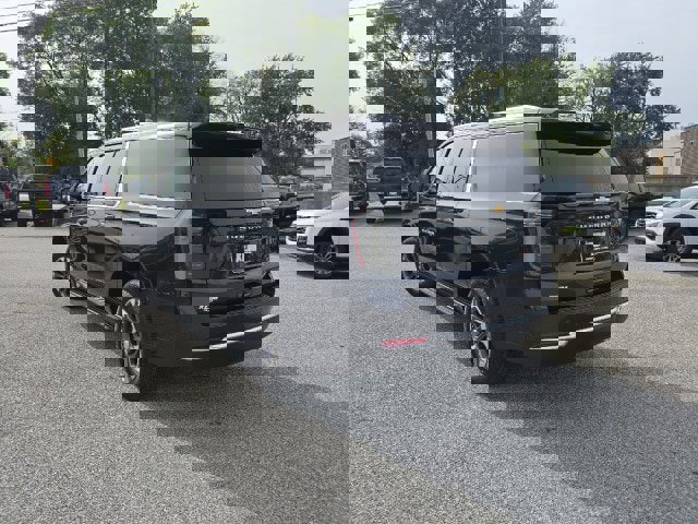 New 2025 Chevrolet Suburban LT w/ Comfort Package image 2