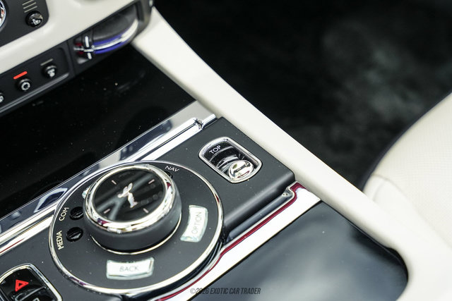 Used 2019 Rolls-Royce Dawn RWD image 57
