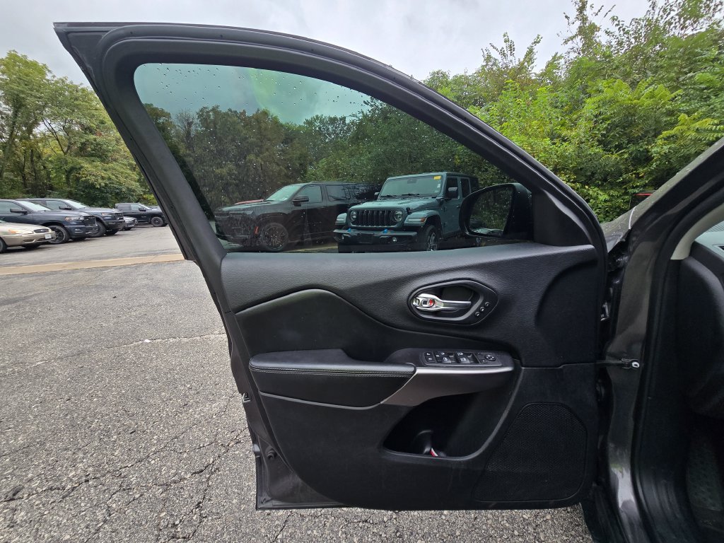 Used 2020 Jeep Cherokee Limited AWD/4WD image 27