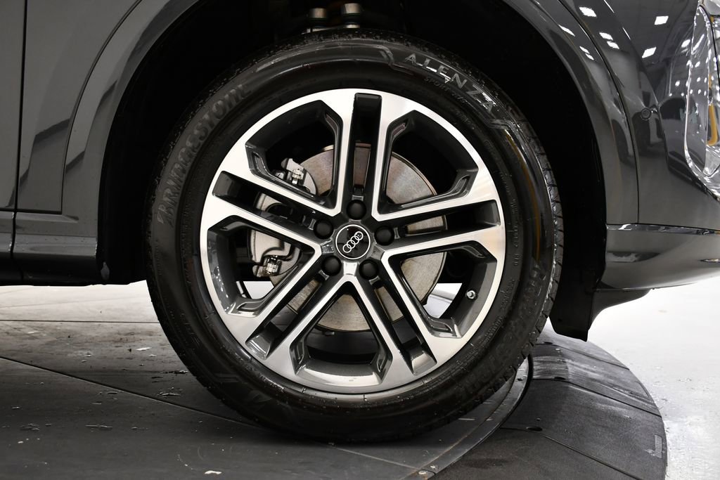 Used 2025 Audi Q5 Premium w/ Convenience Package image 16