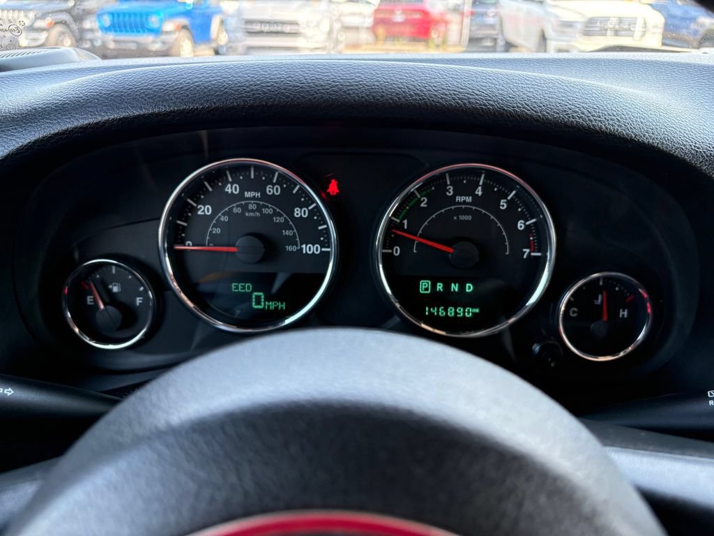 Used 2016 Jeep Wrangler Unlimited Sahara w/ Connectivity Group AWD/4WD image 18