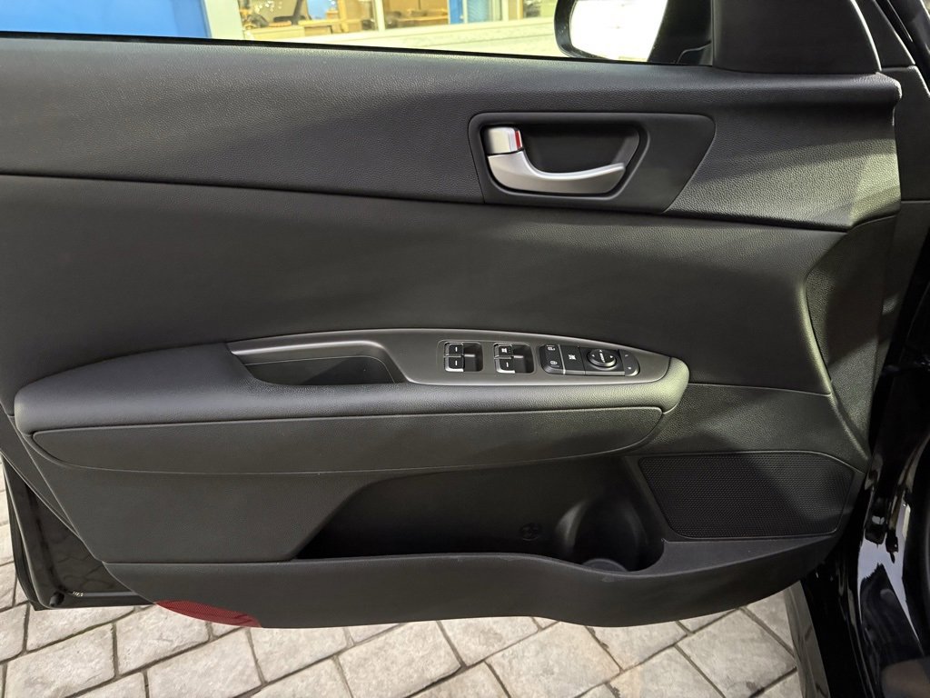 Used 2020 Kia Optima LX image 23