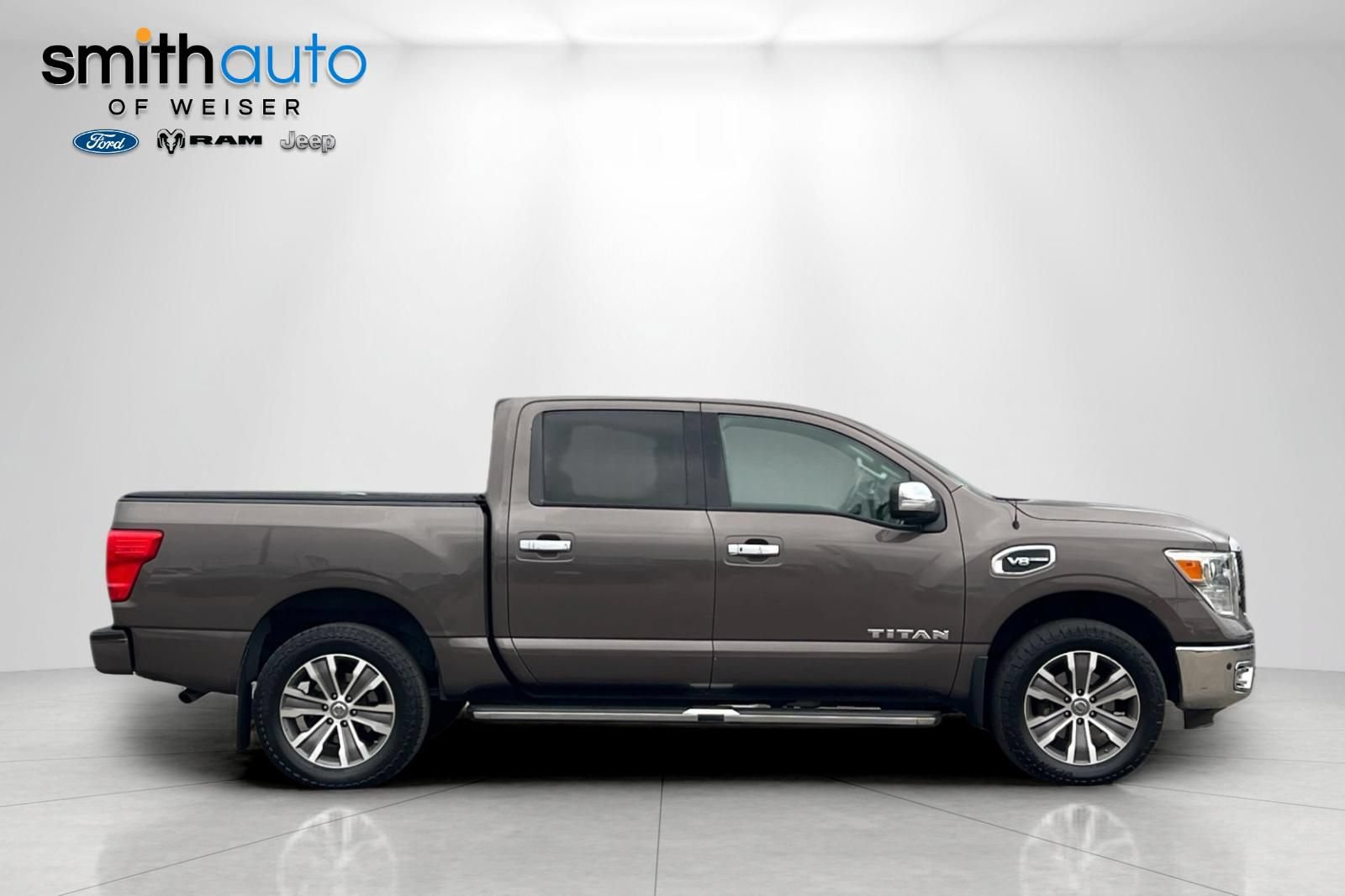 Used 2017 Nissan Titan SL AWD/4WD image 3