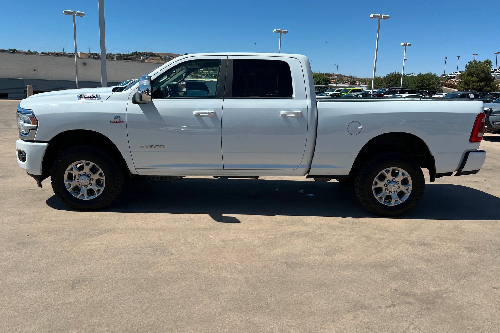 Used 2024 RAM 2500 Laramie AWD/4WD image 2