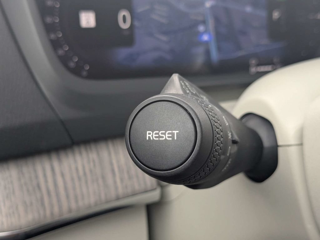 Certified 2023 Volvo XC90 T8 Plus AWD/4WD image 38