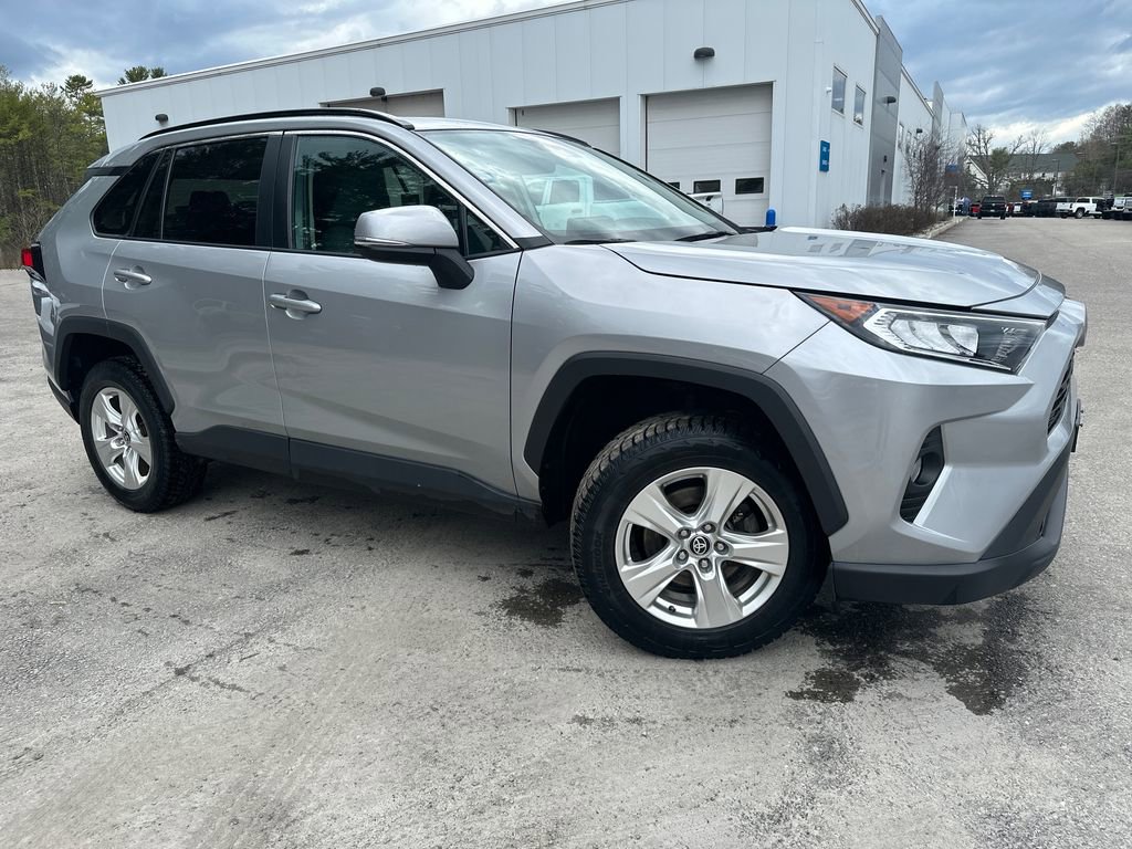 Used 2021 Toyota RAV4 XLE w/ Convenience Package image 7