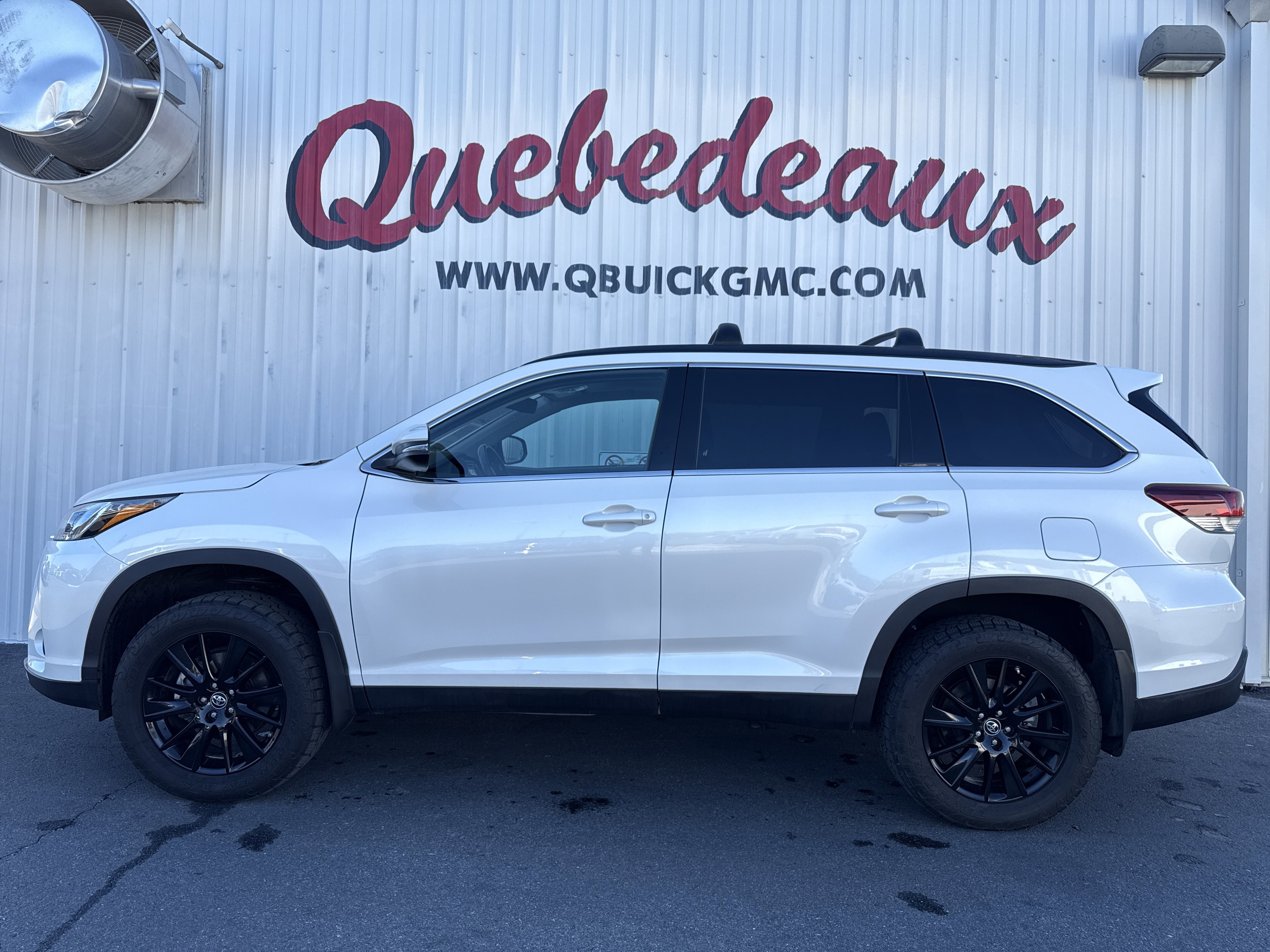 Used 2019 Toyota Highlander SE
