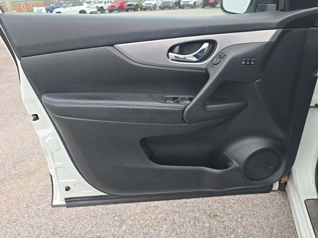 Used 2020 Nissan Rogue Sport SL w/ Premium Package image 14