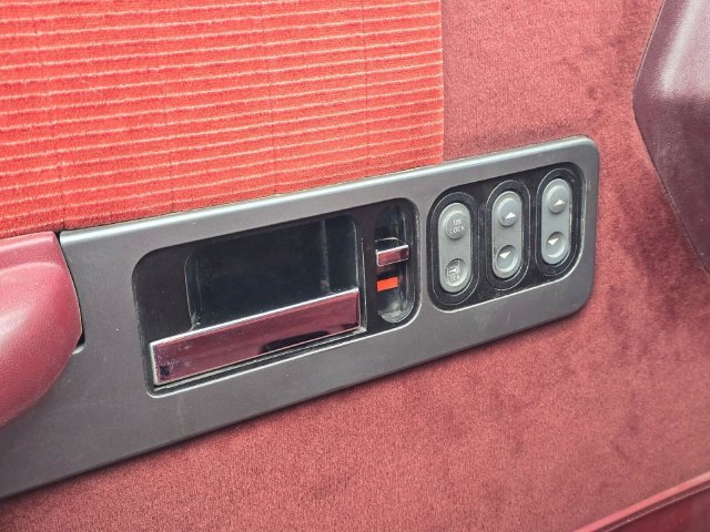 Used 1990 Chevrolet Silverado 1500 2WD Regular Cab image 14