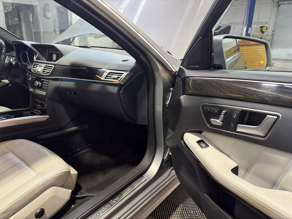 Used 2014 Mercedes-Benz E 550 4MATIC Sedan w/ Premium 1 Package image 28