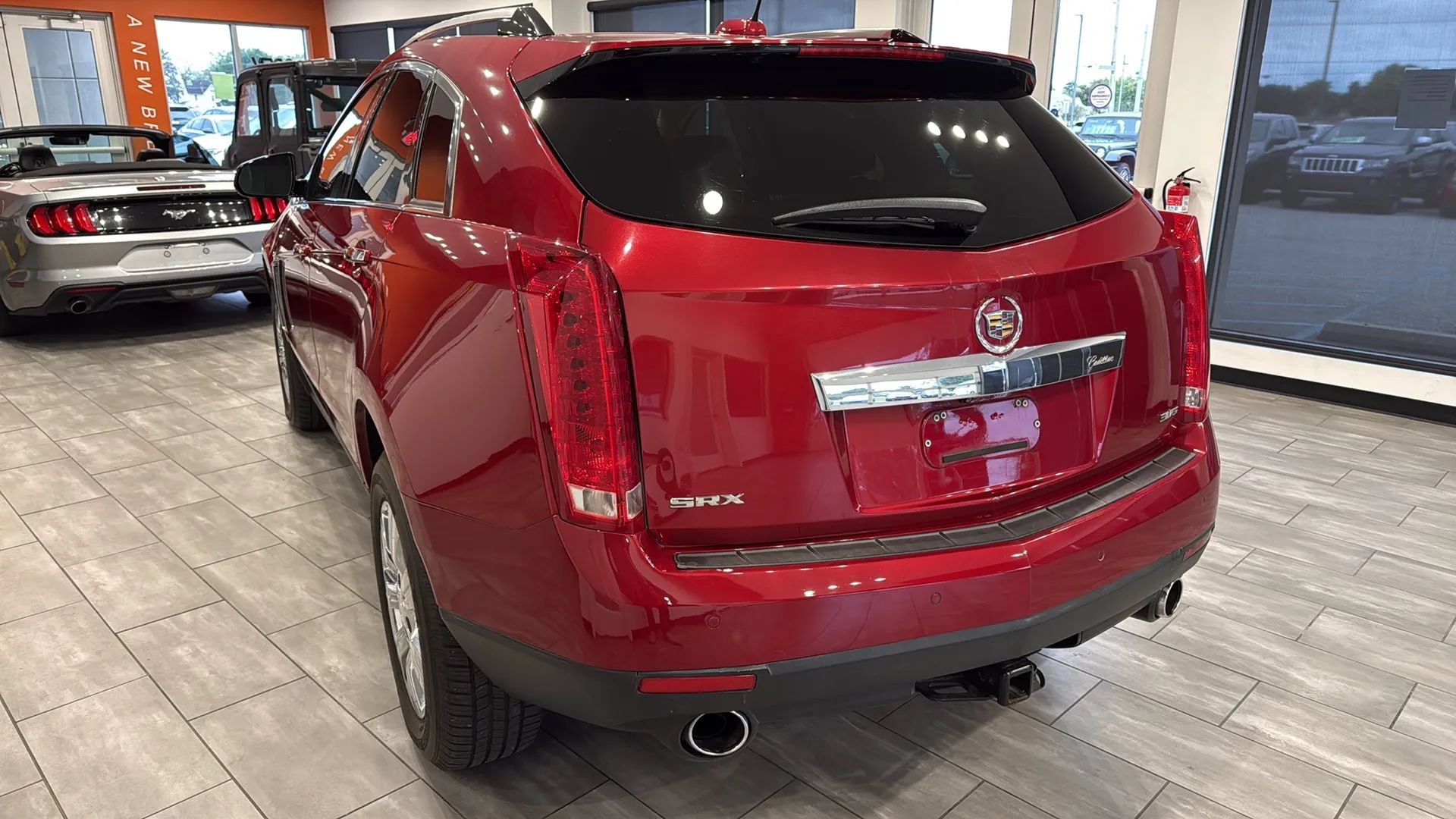 Used 2015 Cadillac SRX Luxury w/ Driver Awareness Package FWD image 5