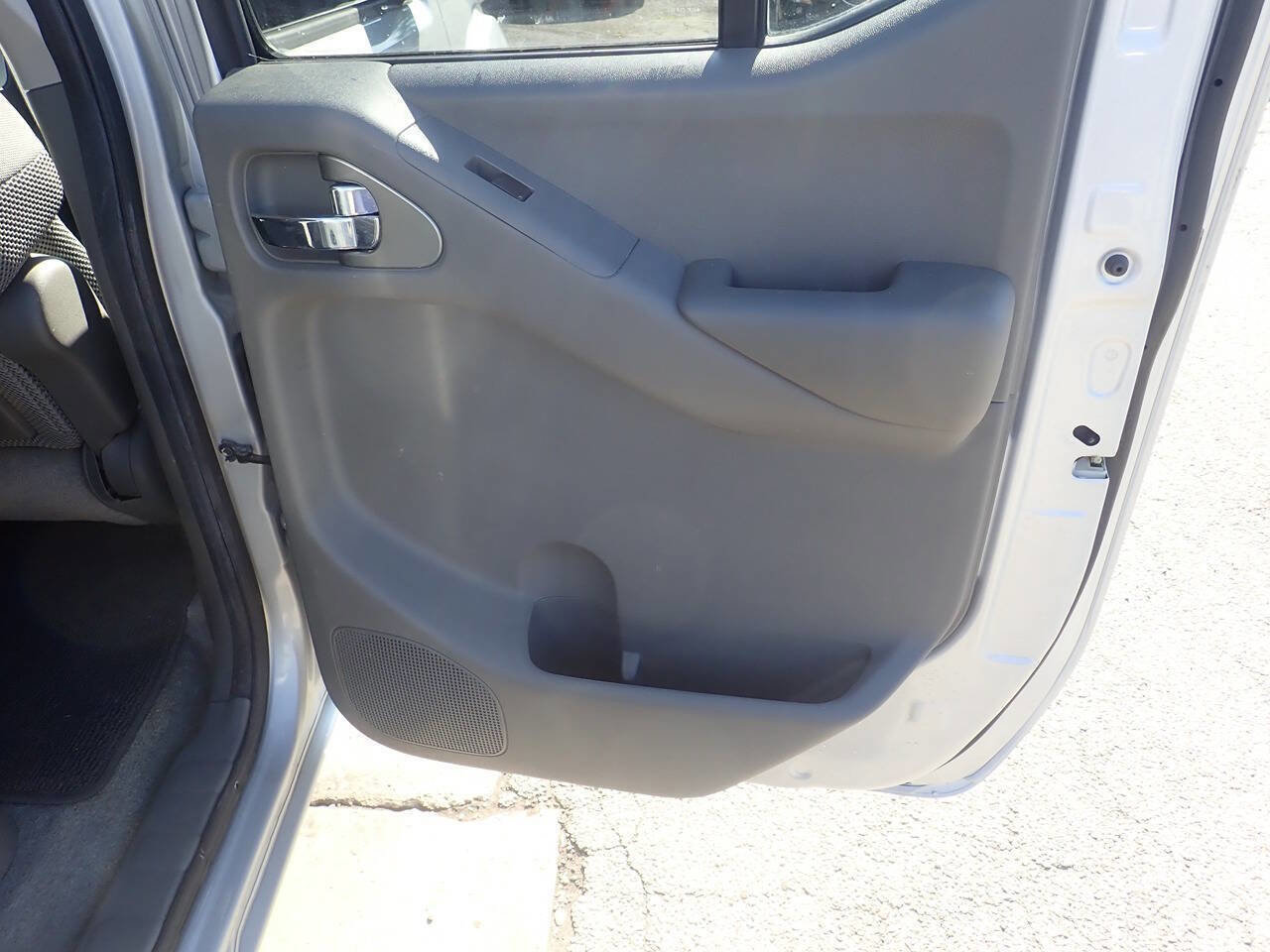 Used 2012 Nissan Frontier SV w/ SV Premium Utility Pkg image 24