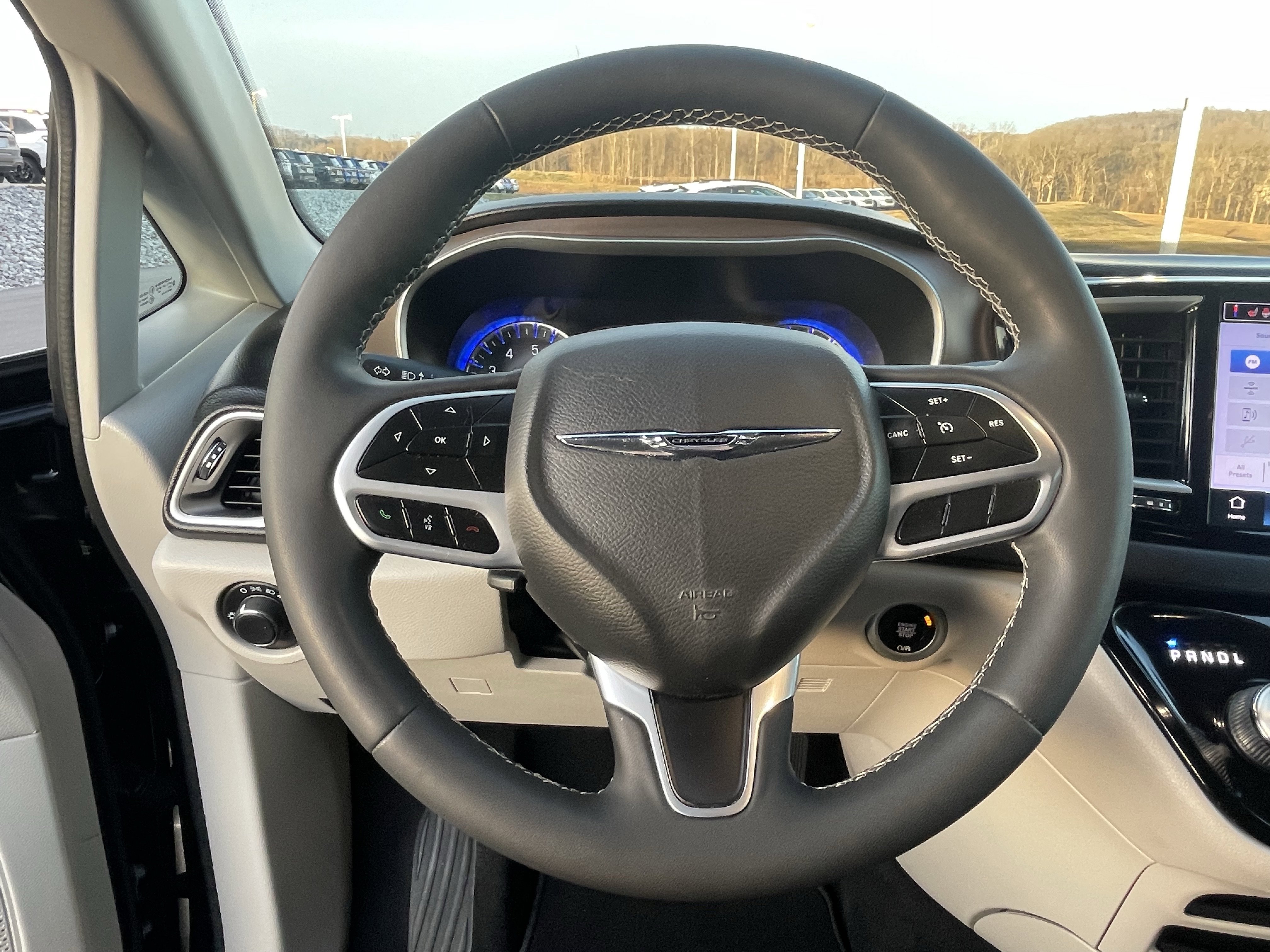 Used 2022 Chrysler Voyager LX image 18