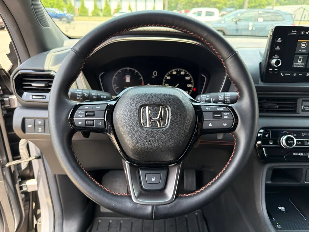 Certified 2025 Honda Pilot TrailSport image 16
