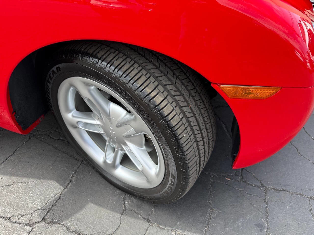 Used 2004 Chevrolet SSR w/ Preferred Equipment Group RWD image 29