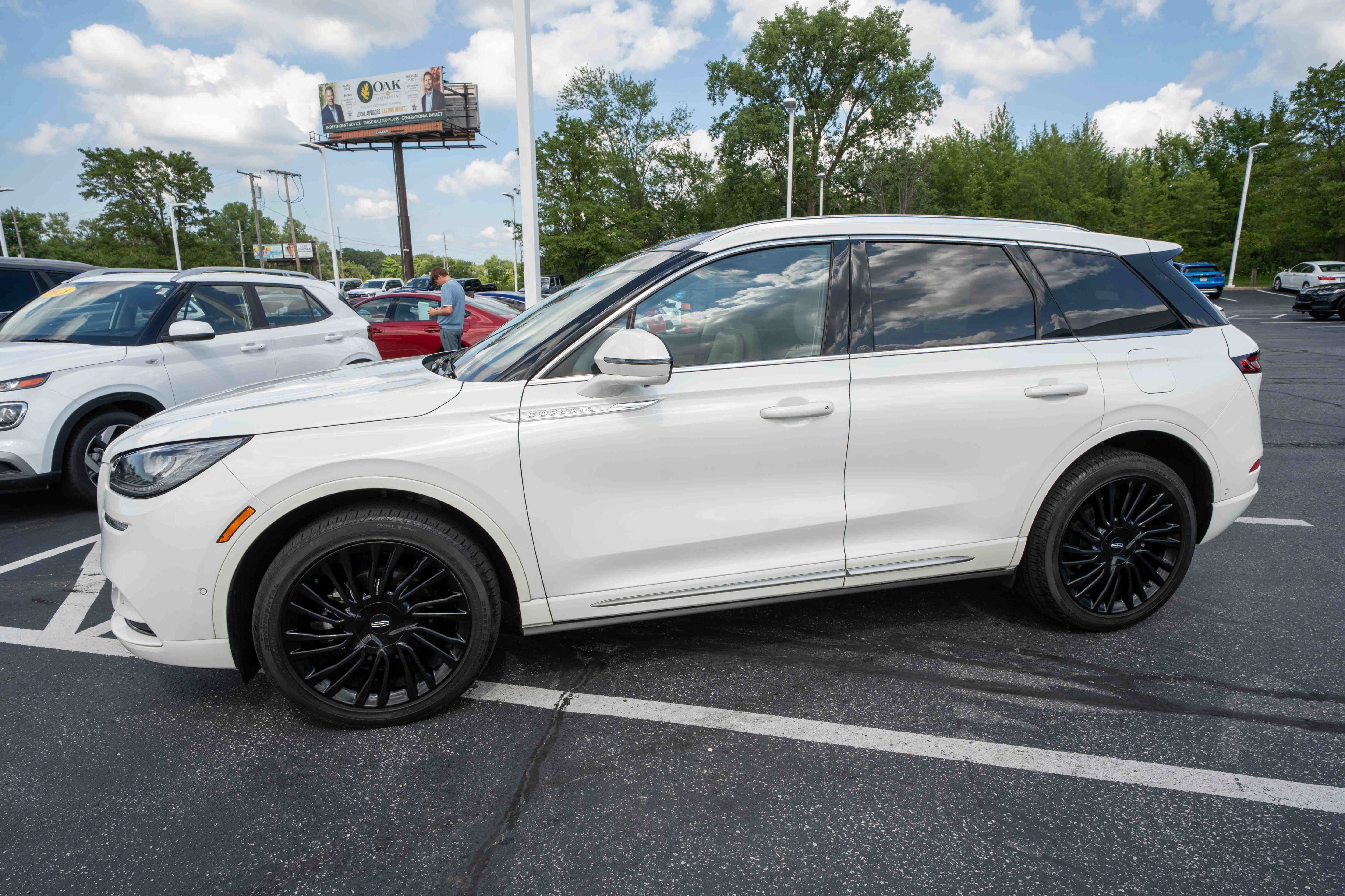Used 2022 Lincoln Corsair Reserve w/ Equipment Group 201A AWD/4WD image 3