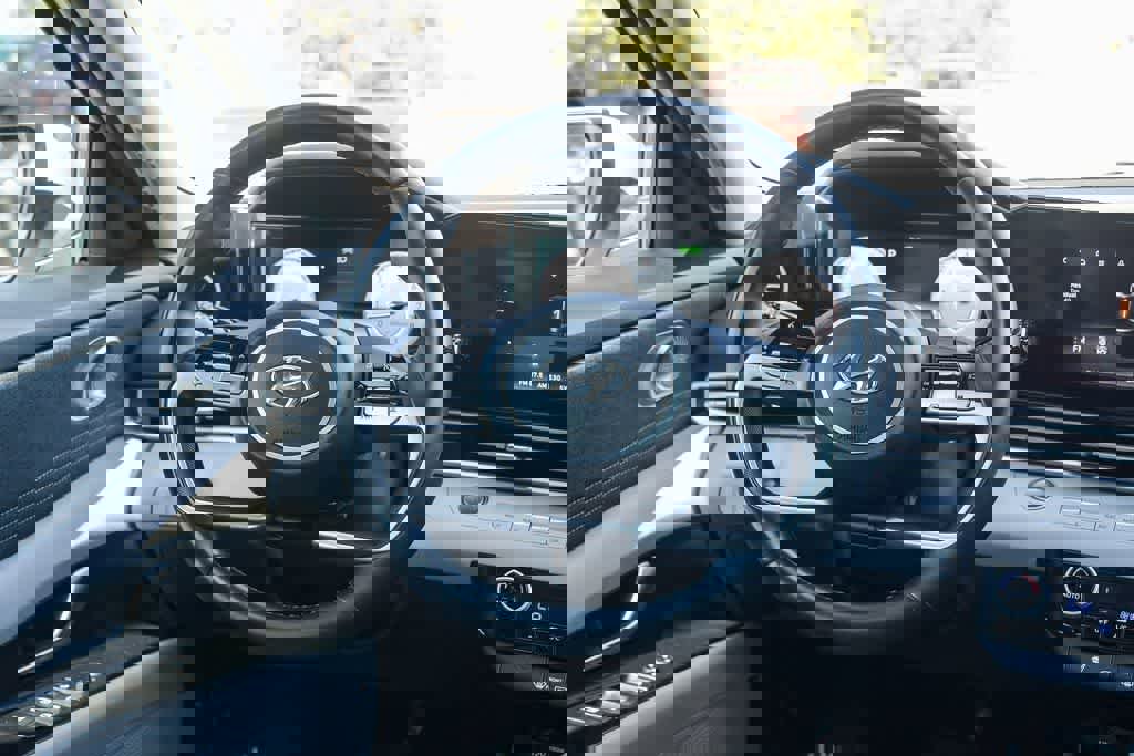 Used 2021 Hyundai Elantra Limited image 12