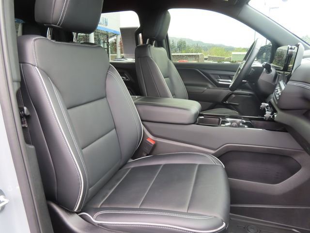 Used 2025 Chevrolet Silverado EV LT AWD/4WD image 45