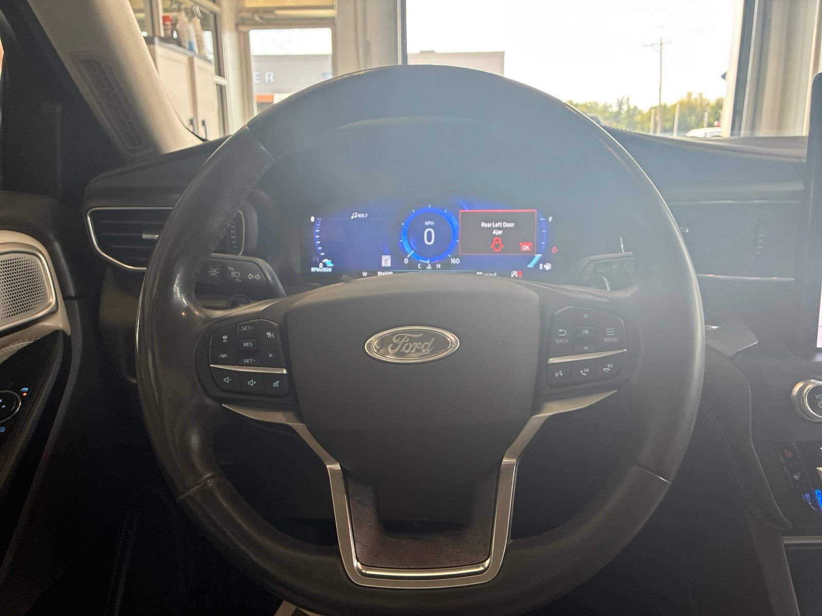 Used 2020 Ford Explorer Platinum w/ Premium Technology Package AWD/4WD image 18