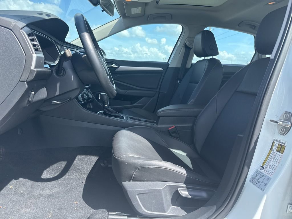 Used 2019 Volkswagen Jetta SE w/ Cold Weather Package image 6