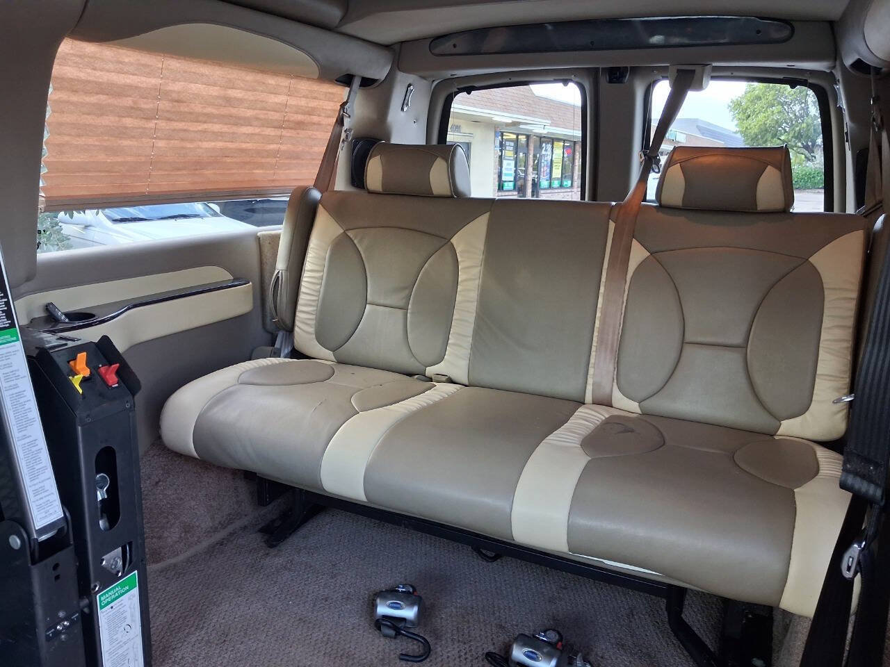 Used 2012 Chevrolet Express 1500 RWD image 17