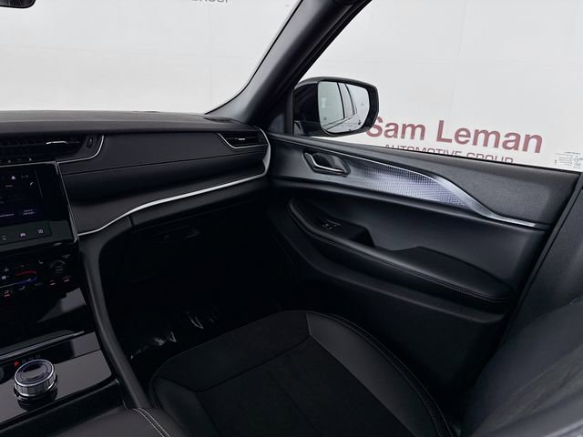 New 2025 Jeep Grand Cherokee Altitude image 23