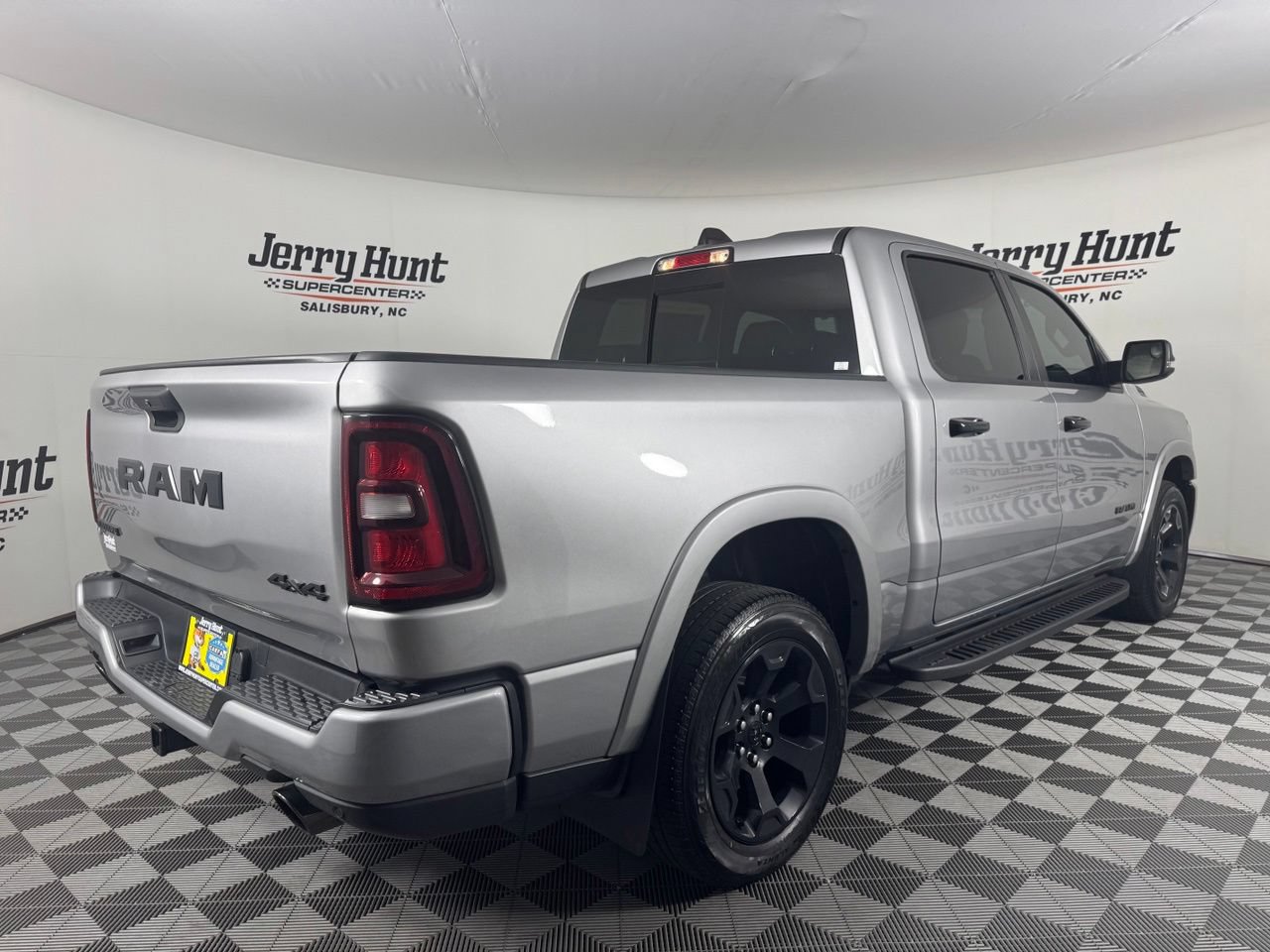 Used 2025 RAM 1500 Big Horn AWD/4WD image 6