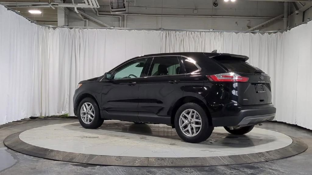 Used 2024 Ford Edge SEL w/ Convenience Package image 8