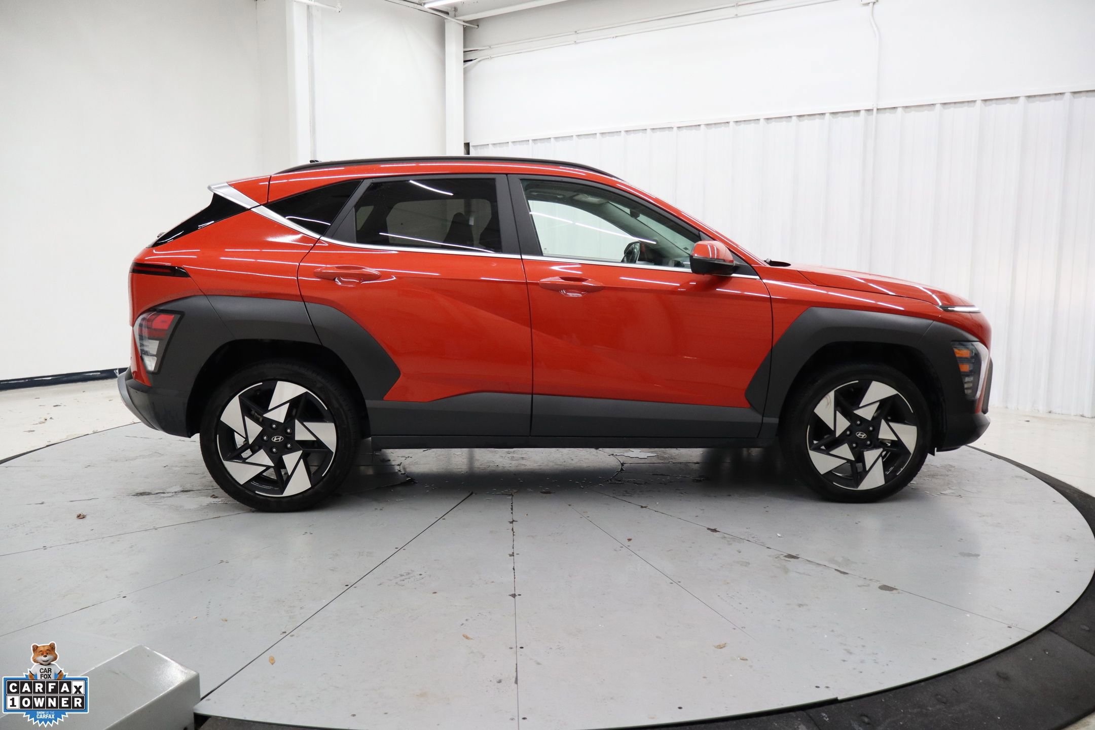 Used 2024 Hyundai Kona Limited image 2