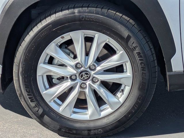 Used 2025 Toyota Corolla Cross LE image 13