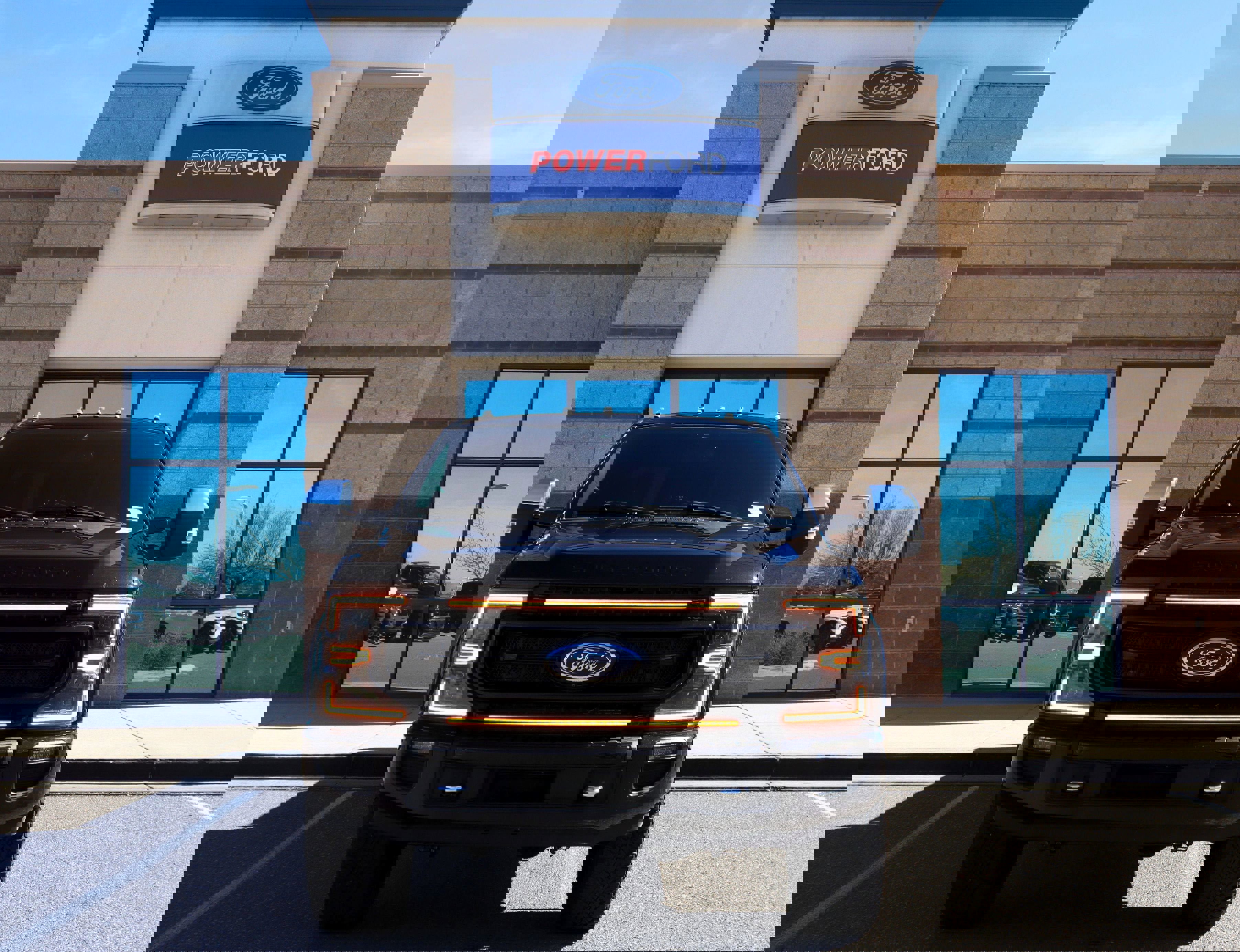 Used 2022 Ford F350 Platinum w/ Tremor Off-Road Package image 3