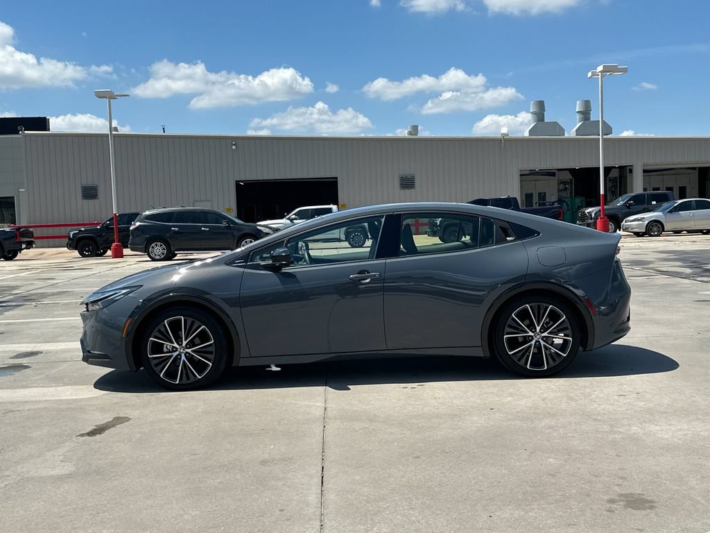Used 2025 Toyota Prius Limited FWD image 3