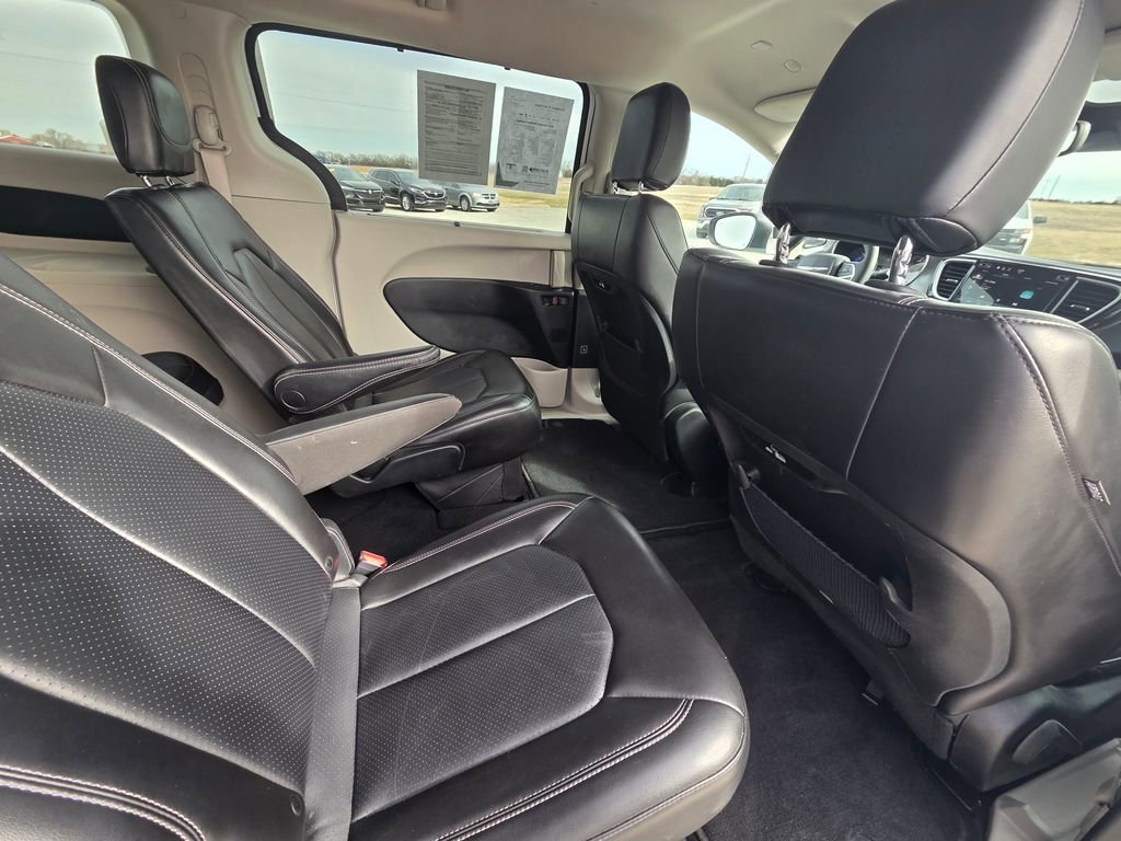 Used 2023 Chrysler Pacifica Touring-L image 29