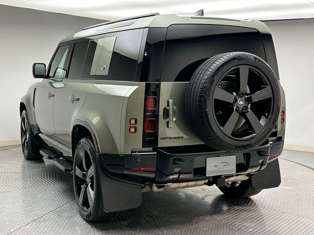 Used 2024 Land Rover Defender 110 X-Dynamic SE image 11