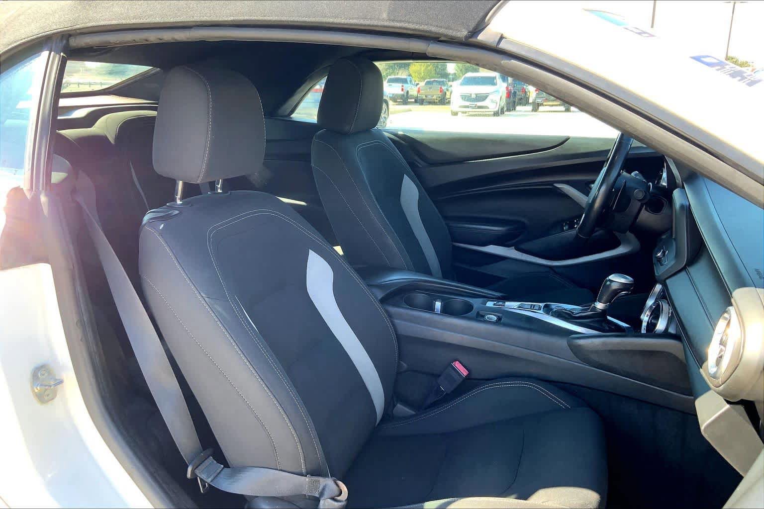 Used 2019 Chevrolet Camaro LT RWD image 8