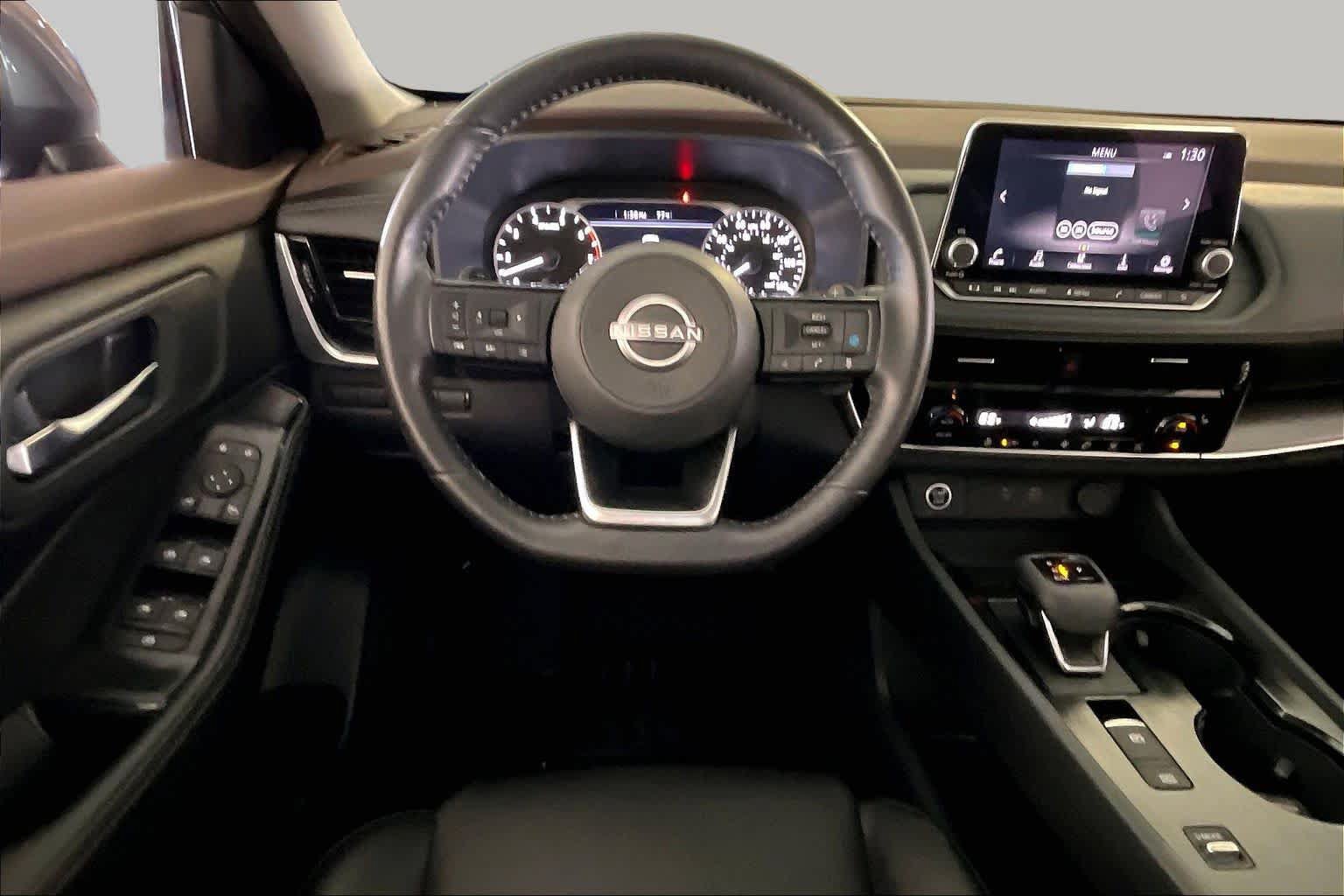 Used 2023 Nissan Rogue SV w/ SV Premium Package FWD image 5