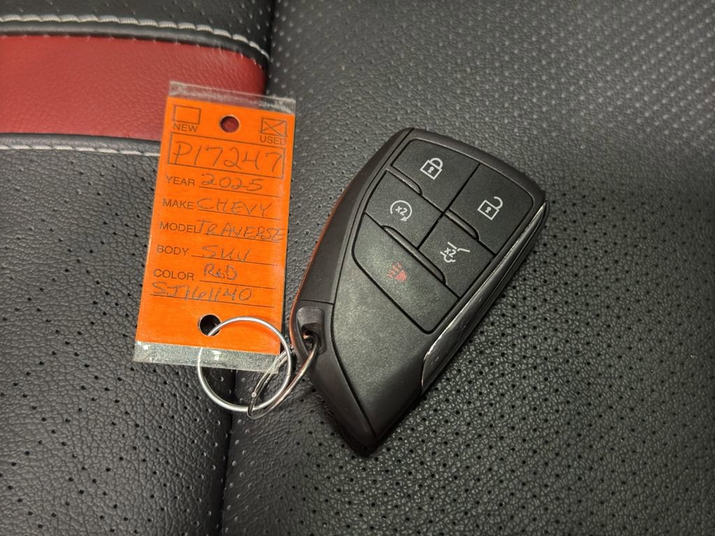 Used 2025 Chevrolet Traverse RS image 44