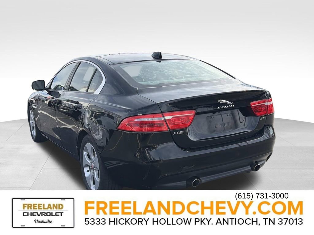 Used 2017 Jaguar XE image 5