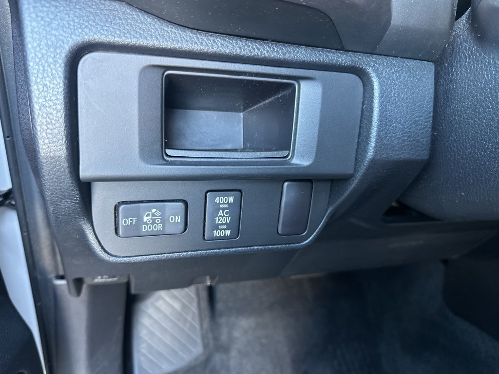 Used 2016 Toyota Tacoma TRD Off-Road w/ Premium & Technology Package AWD/4WD image 28