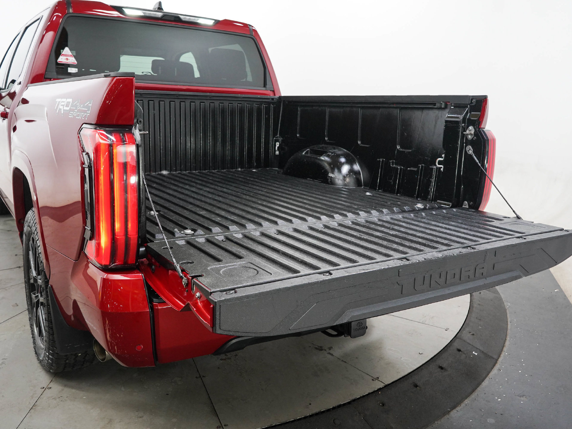 Used 2022 Toyota Tundra SR5 AWD/4WD image 9