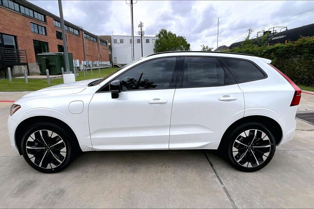 New 2026 Volvo XC60 T8 Plus w/ Protection Package Premier AWD/4WD image 21