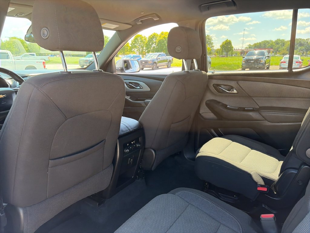 Used 2023 Chevrolet Traverse LT FWD image 26