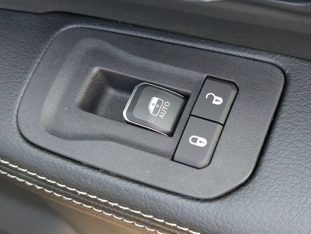 New 2026 RAM 3500 Laramie AWD/4WD image 33