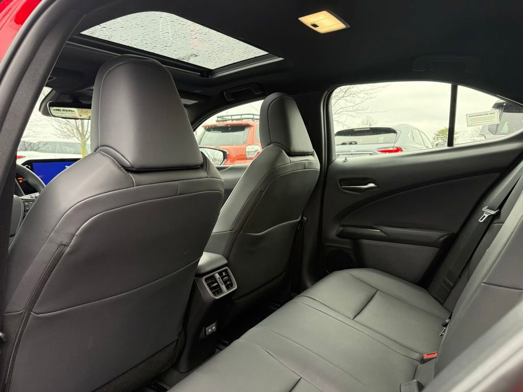 Used 2025 Lexus UX 300h AWD image 17