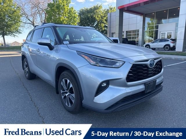 Used 2021 Toyota Highlander XLE AWD/4WD video 1